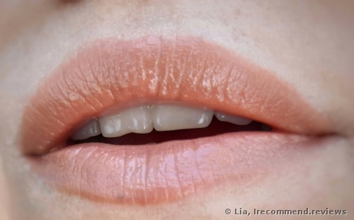 Triple Luxe Long Lasting Naturally Moist LipStick
