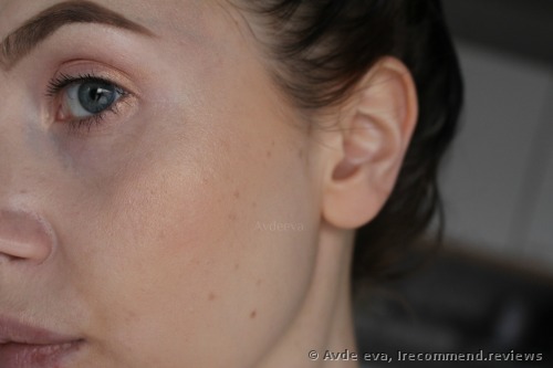 Jouer Cosmetics Highlighter on my cheekbones and inner corners of the eyes (daylight)