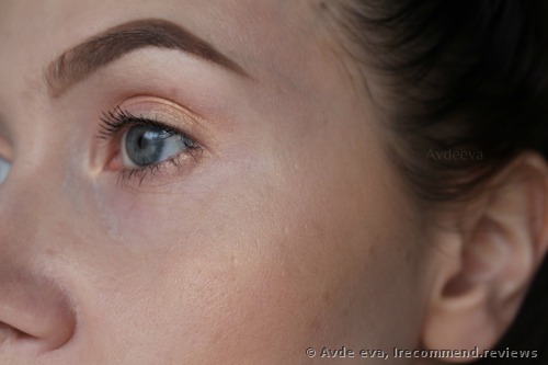 Jouer Cosmetics Highlighter on my cheekbones and inner corners of the eyes (daylight)