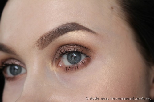 The highlighter is applied to the inner corners, under the brow bones and over the cheekbones