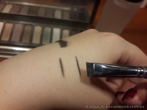 On the left I applied the eyeshadows dry way, on the right - with Fix+. Look at how thinner the line has become