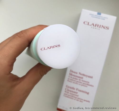 Clarins Gentle Foaming Cleanser with Tamarind and Purifying Micro-Pearls 
