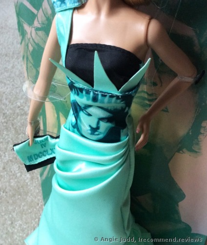  Dolls of the World Landmark Collection Toy - Statue of Liberty  Barbie