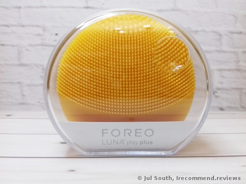FOREO LUNA play plus Facial Cleansing Brush