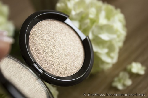 Becca Shimmering Skin Perfector Pressed in the shade Opal