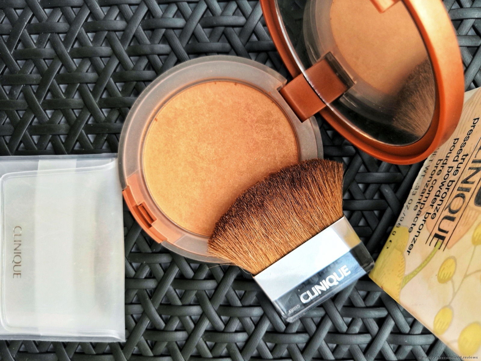 vrede træt af marxistisk Clinique True Bronze Pressed Powder Bronzer - «Sun glow which will stay  with you even when it's cloudy! :)» | Consumer reviews