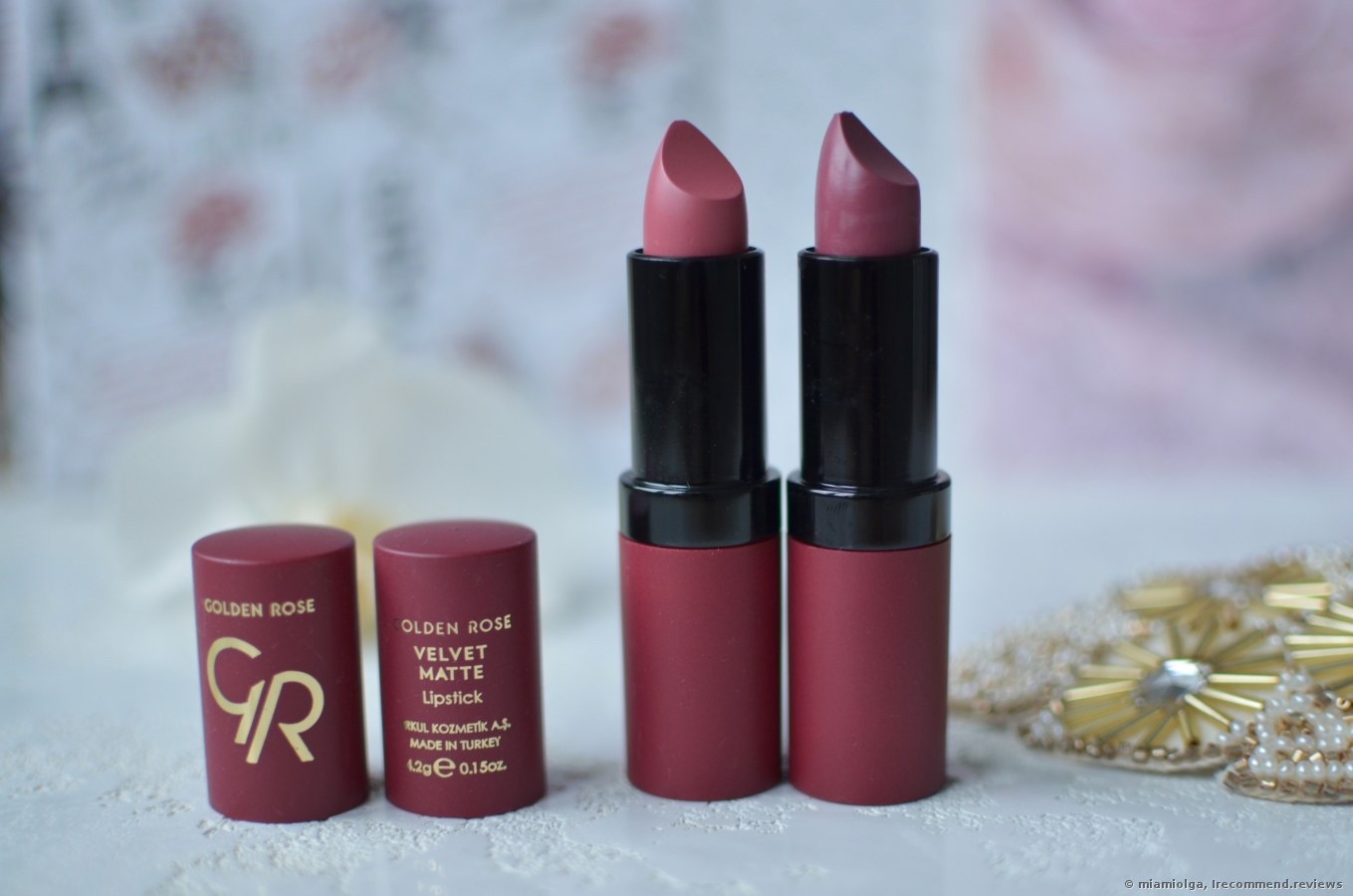 Plantkunde Paragraaf Wacht even Golden Rose Velvet Matte Lipstick - «Not the jewel in the crown, but still  quite a worthy lipstick! Swatches of the shades 02 and 32.» | Consumer  reviews