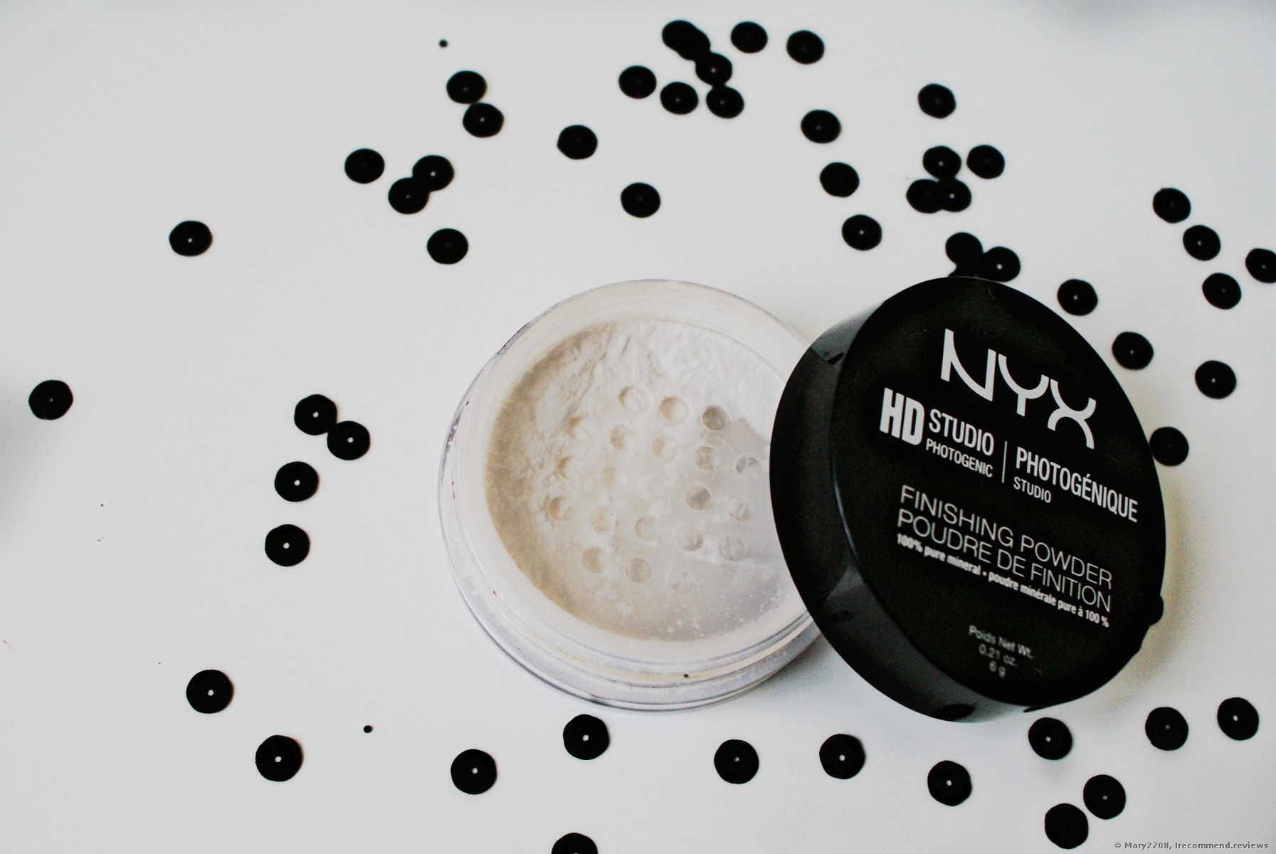 NYX HD STUDIO FINISHING POWDER - «The powder that is NOTICEABLE IN  PICTURES! Come on in and look at my white cheeks :) » | Consumer reviews
