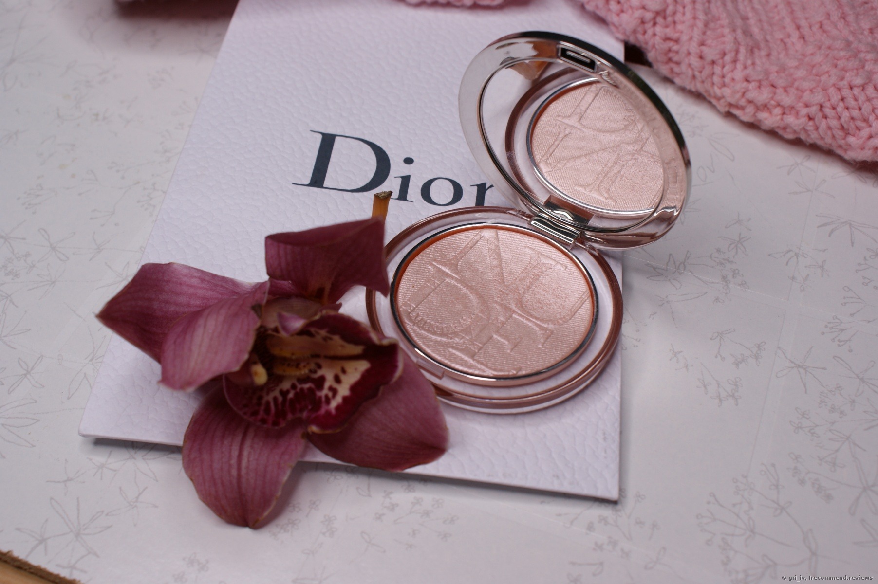 Dior Diorskin Nude Luminizer Shimmering Glow Powder.