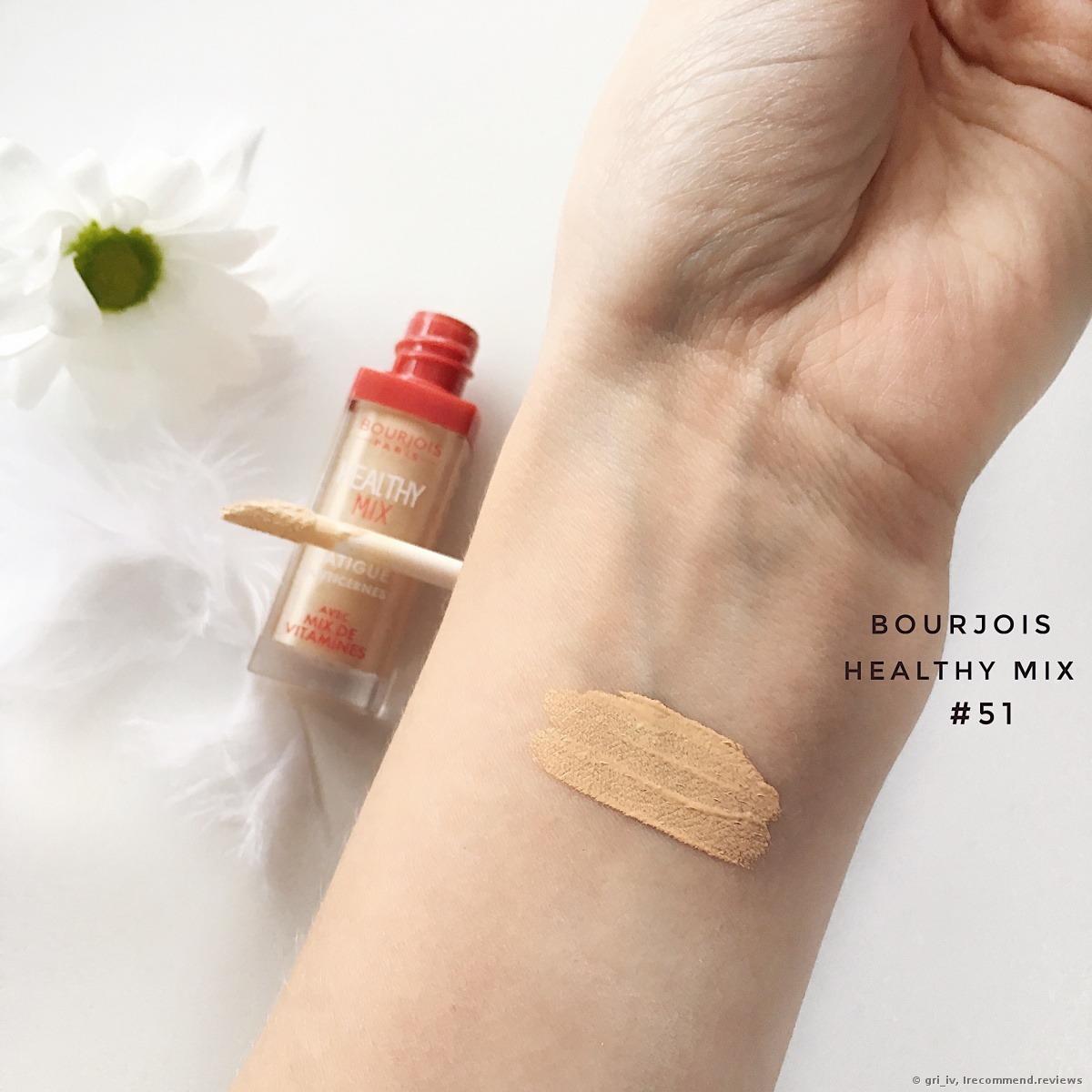 Bourjois Paris Healthy Mix Anti Fatigue Concealer - «Too bad it's not the best concealer I've ever tried. The shade is such a disappointment. Shade: 51. Before and after photos. »