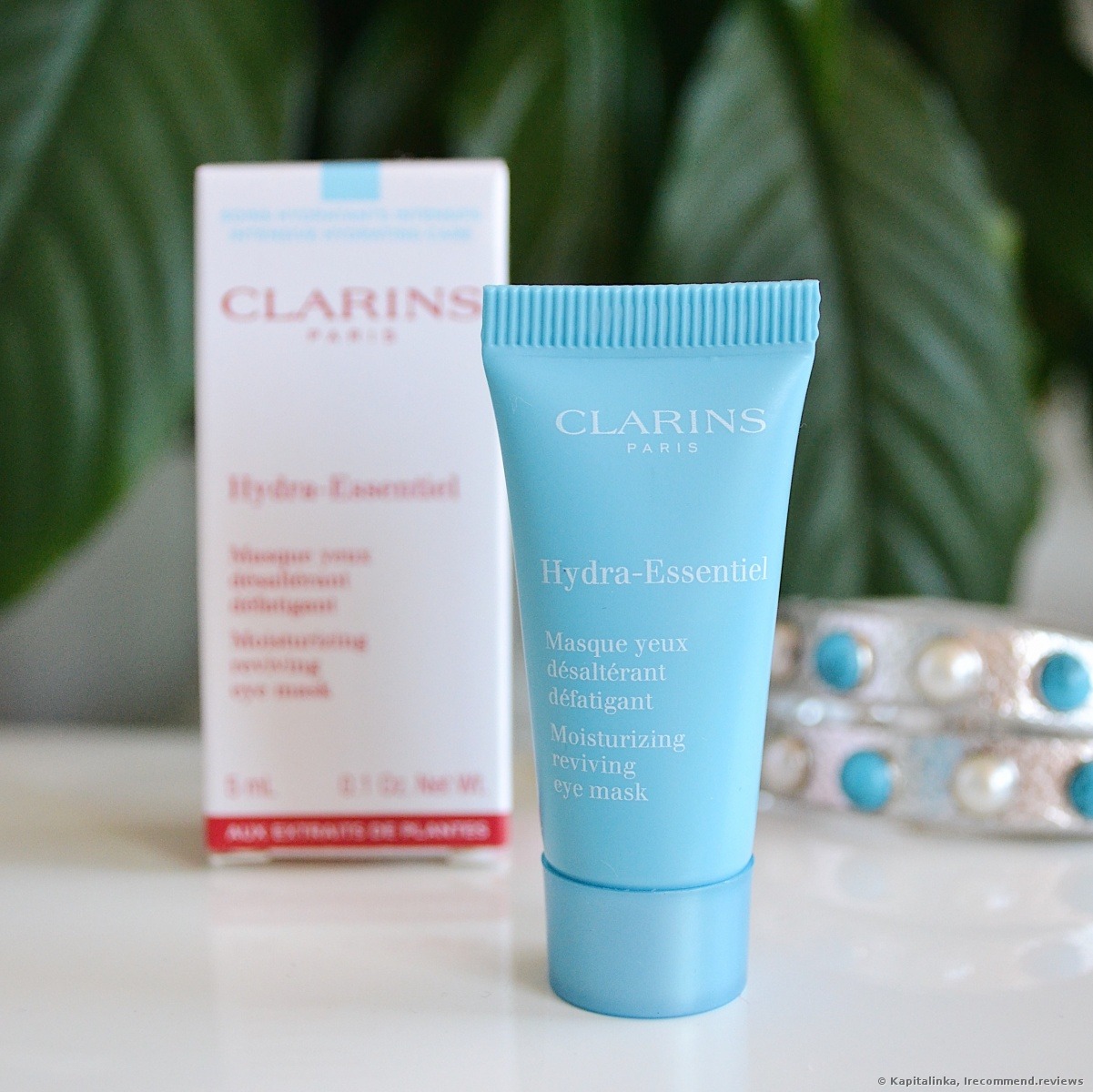 Clarins Hydra-Essentiel Reviving Mask - «Hydra-Essentiel Eye Mask hydrates my skin and helps to rid of the signs of fatigue. » | Consumer reviews